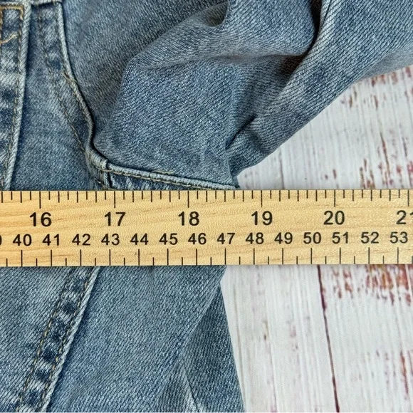 KanCan Women's Frayed Hem Cropped Jean Jacket Size Medium - Picture 5 of 7